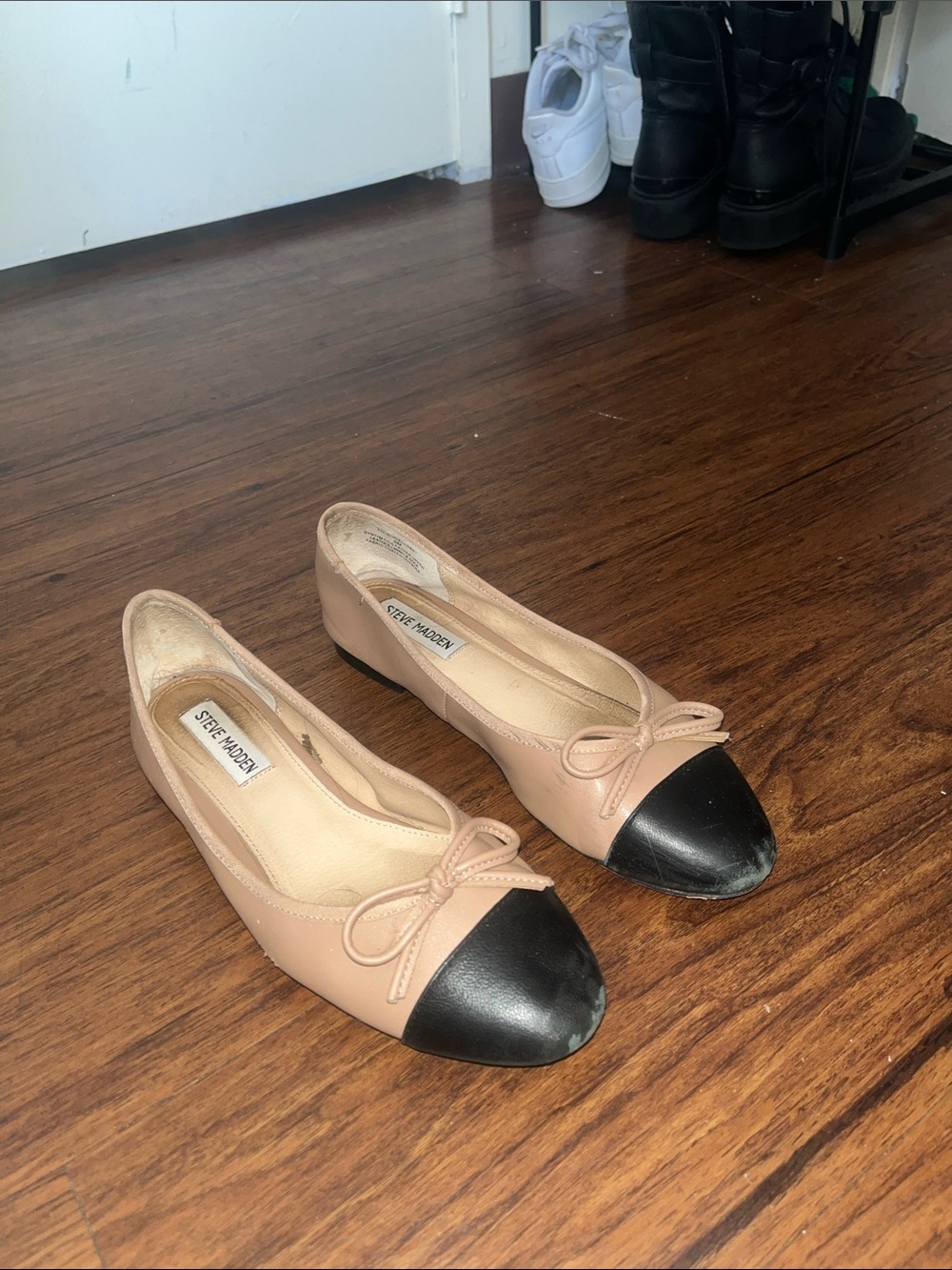 Steve Madden Two-Tone Nude and Black Bow Cap-Toe Flats
